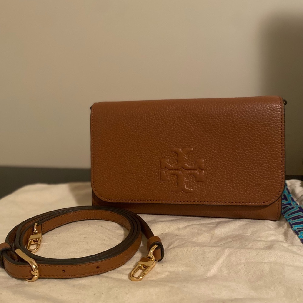 Tory Burch Thea Small Moose Pebble Leather Flat Wallet Crossbody Handbag
